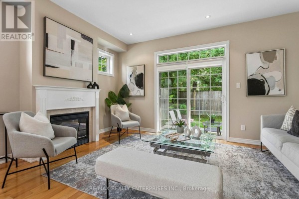 Eating area - 39 - 1633 Northmount Avenue, Mississauga, ON L5E1Y9 Photo 5