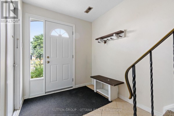 39 - 1803 Axminster Court, Ottawa, ON K1C1Z5 Photo 3