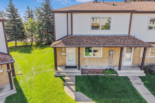 Close-up aerial view of the front entrances of townhouses 39 and 40 with steps and porches. - #39 14511 52 St Nw, Edmonton