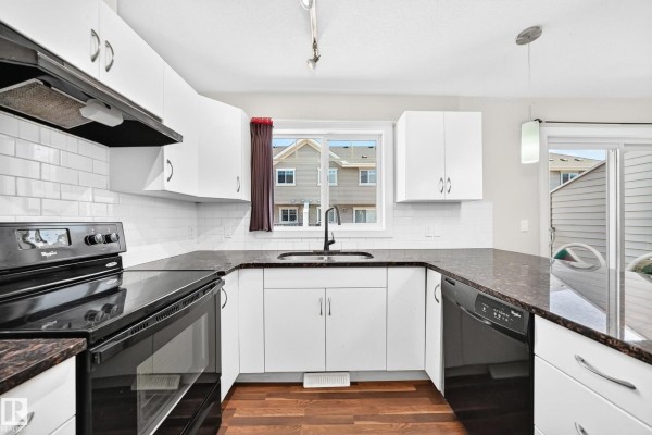 Kitchen - #39 7289 South Terwillegar Nw, Edmonton, AB T6R0N5 Photo 3