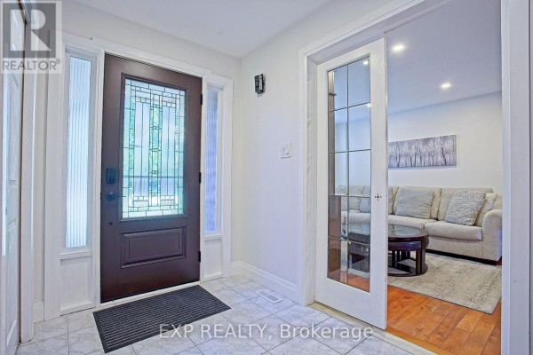 Living room - 39 Ainsworth Street, Hamilton, ON L8J1T2 Photo 5