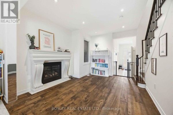 Living room - 39 Alexie Way, Vaughan, ON L4H3V3 Photo 4
