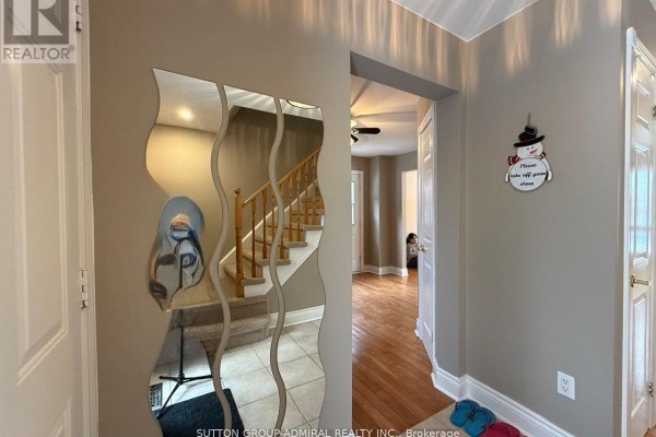 Entryway featuring a unique mirror and view of the staircase - 39 April Gardens, Aurora