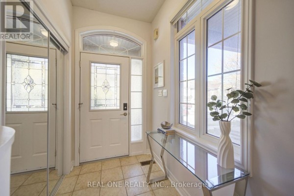 Kitchen - 39 Balsamwood Road, Vaughan, ON L4J9E2 Photo 3