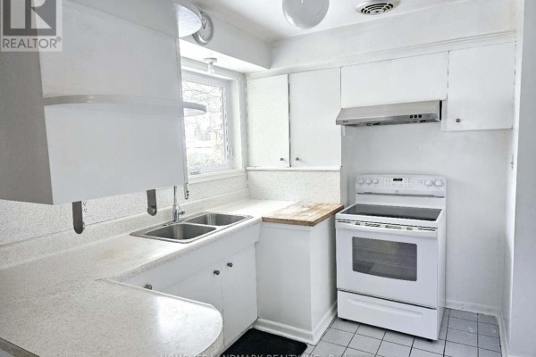 39 Bathford Crescent, Toronto, ON, photo 2