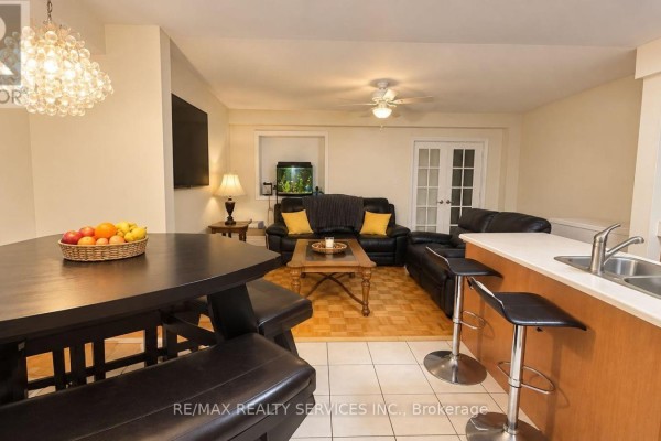 39 Cadillac Crescent, Brampton, ON, photo 2