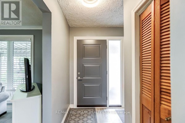39 Calumet Crescent, Toronto, ON M1H1W4 Photo 2