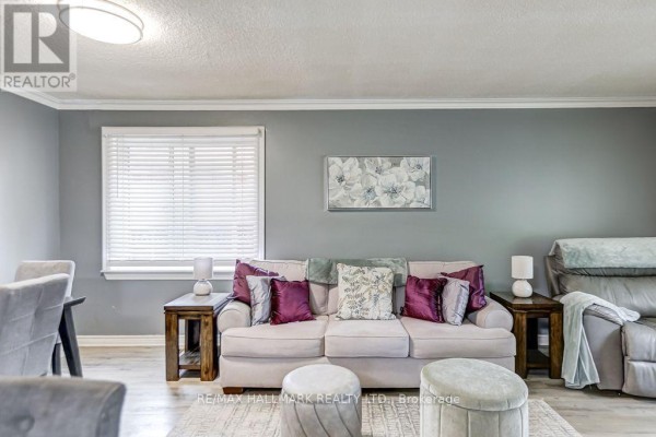 39 Calumet Crescent, Toronto, ON M1H1W4 Photo 4