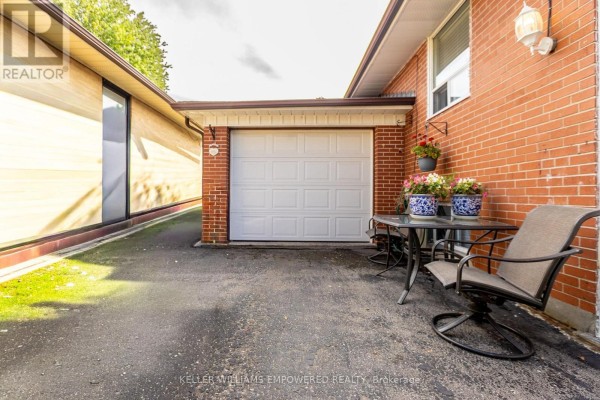 39 Checkendon Drive, Toronto, ON, photo 2