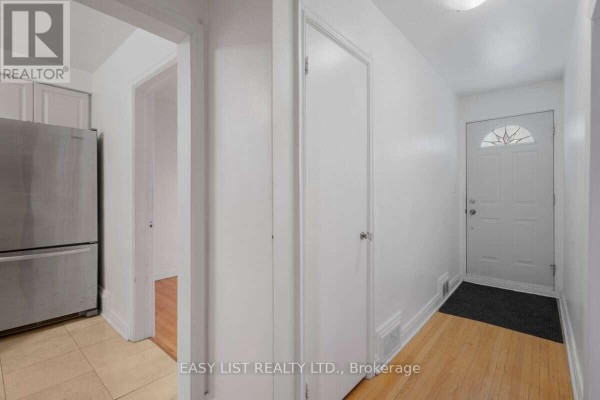 39 Churchill Avenue, Toronto, ON, photo 3