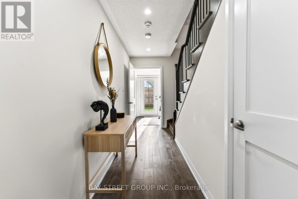 Kitchen - 39 Coote Court, Ajax, ON L1T0P5 Photo 4