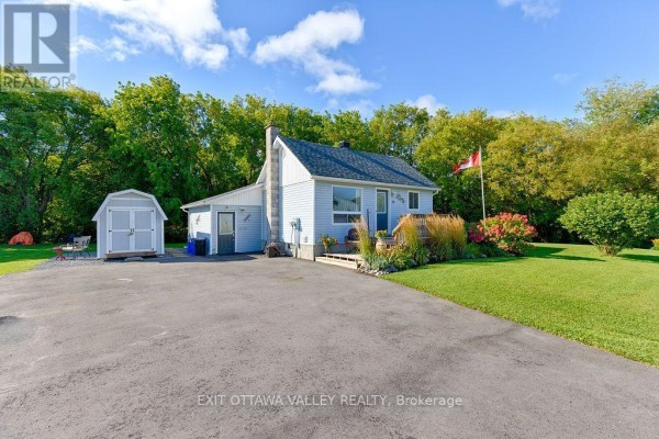 39 Creek Street, Whitewater Region, ON, photo 2