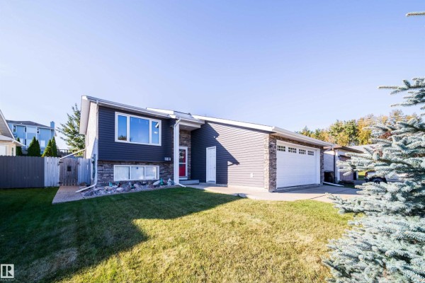 Family room - 39 Deacon Dr, Sherwood Park, AB T8H1M7 Photo 3