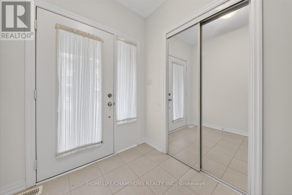 Bedroom 3 - 39 Delano Way, Newmarket, ON L3X0L4 Photo 5