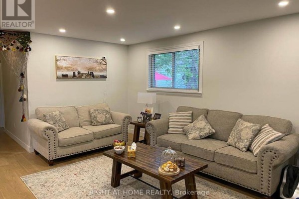39 Devins Drive, Aurora, ON L4G2Z3 Photo 4