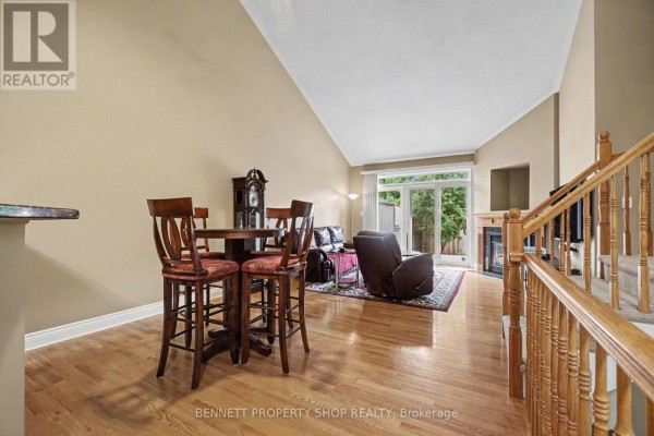 39 Foulis Crescent, Ottawa, ON, photo 3