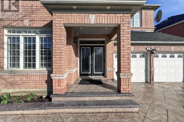Family room - 39 Good Hope Road, Brampton, ON L6R3L6 Photo 4