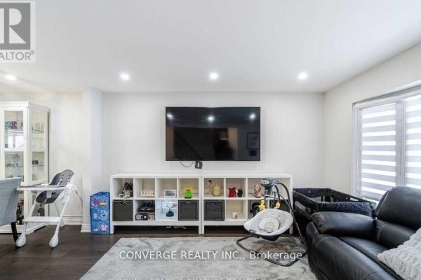 Primary Bedroom - 39 Greenwood Crescent, Brampton, ON L6S1T2 Photo 4