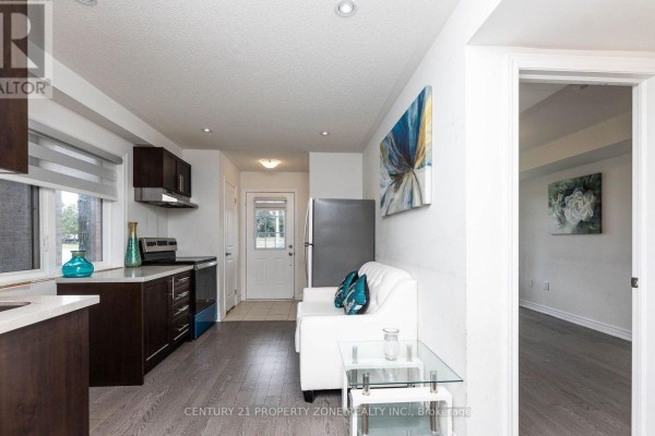 Kitchen - 39 Hashmi Place, Brampton, ON L6Y6K1 Photo 3