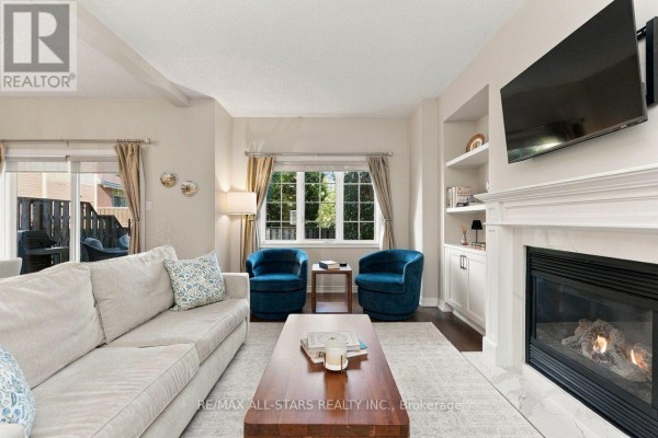 Kitchen - 39 Louisbourg Way, Markham, ON L6E2A2 Photo 3