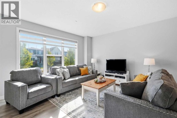 Foyer - 39 Lucas Boulevard Nw, Calgary, AB T3P1H9 Photo 4