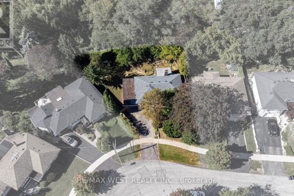 39 Mcmanus Road, Toronto, ON M9P2J9 Photo 2