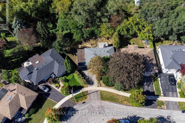 39 Mcmanus Road, Toronto, ON M9P2J9 Photo 4