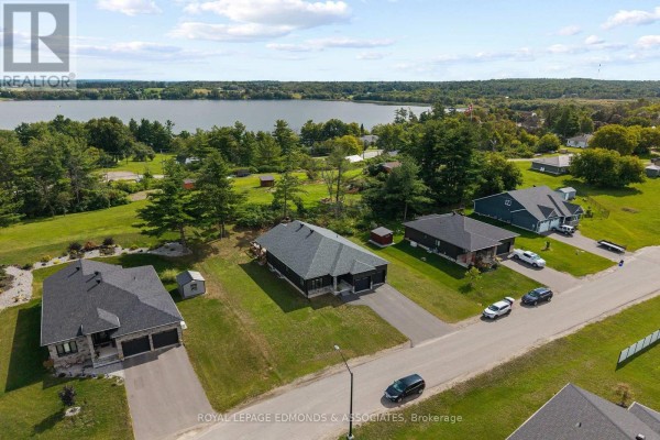 39 Morrison Drive, Whitewater Region, ON K0J1K0 Photo 2