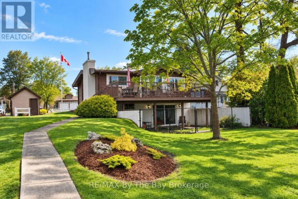 Den - 39 Old Mosley Street, Wasaga Beach, ON L9Z2J8 Photo 4