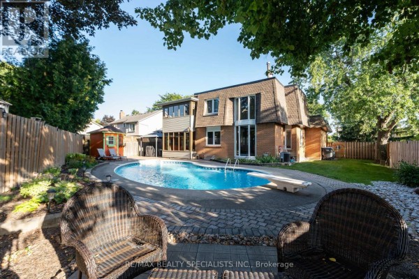39 Parkside Drive, Brampton, ON, photo 2