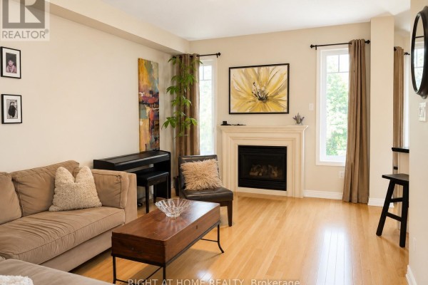Eating area - 39 Pexton Avenue, Richmond Hill, ON L4E4Y4 Photo 4