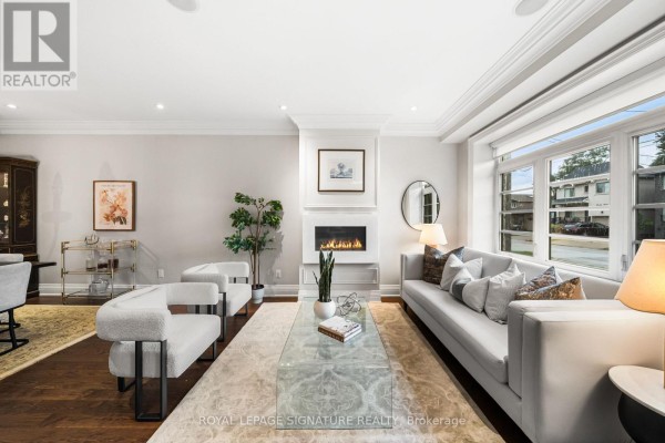 39 Regina Avenue, Toronto, ON, photo 3