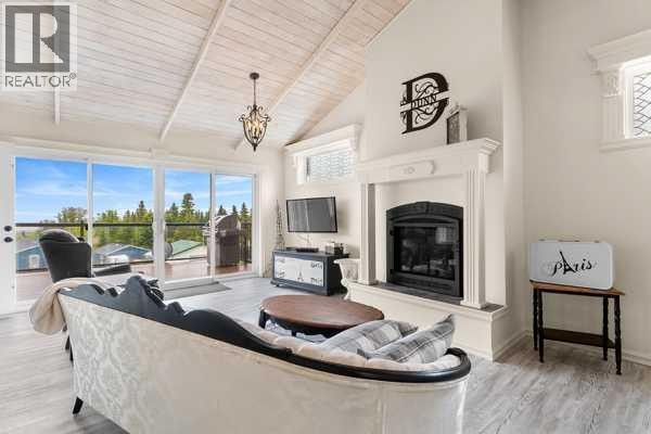 Living room - 39 Ridge Drive, Rural Ponoka County, AB T0C2J0 Photo 4