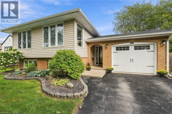 5pc Bathroom - 39 Rosemount Avenue, Port Colborne, ON L3K5P8 Photo 3