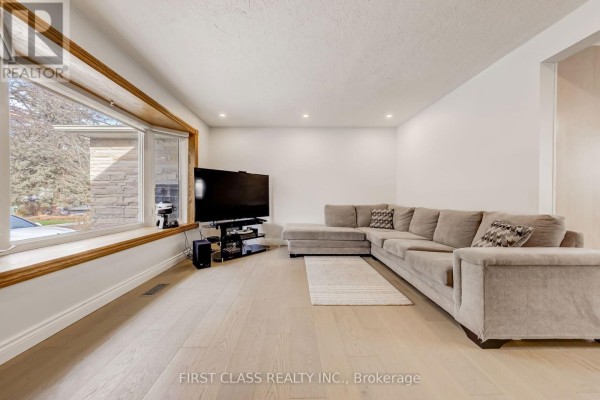 39 Seaton Drive, Aurora, ON L4G2J9 Photo 3