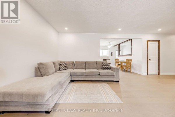 39 Seaton Drive, Aurora, ON L4G2J9 Photo 4