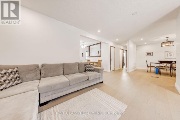 39 Seaton Drive, Aurora, ON L4G2J9 Photo 5