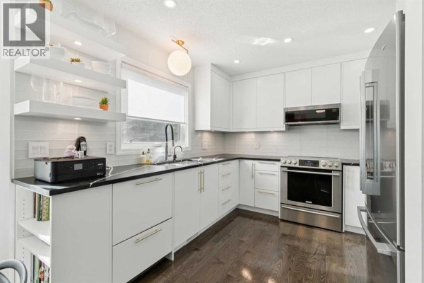 Family room - 39 Shannon Hill Sw, Calgary, AB T2Y2Y7 Photo 2