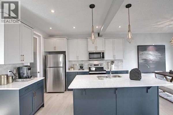 Kitchen - 39 Waterford Mews, Chestermere, AB T1X3B4 Photo 3