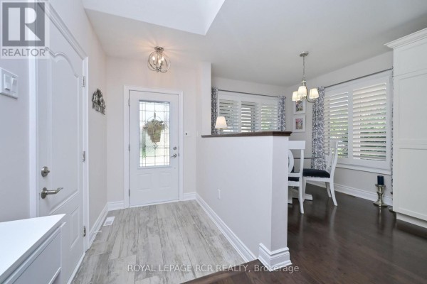 Living room - 39 Westmount Drive, New Tecumseth, ON L9R0P5 Photo 4