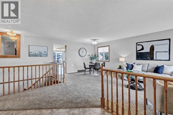 39 Woodside Close Nw, Airdrie, AB, photo 3