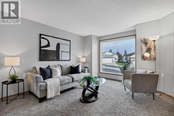 Foyer - 39 Woodside Close Nw, Airdrie, AB T4B2C8 Photo 5