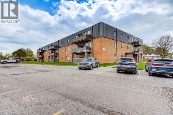 Kitchen - 390 Admiral Drive Unit# 306, London, ON N5V3C2 Photo 2