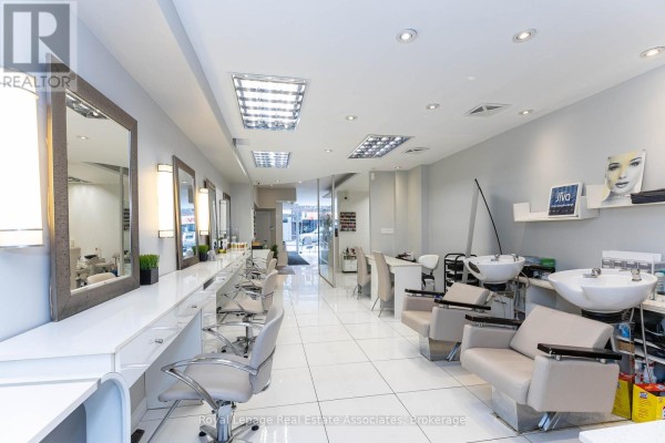390 Bloor Street W, Toronto, ON M5S1X4 Photo 4