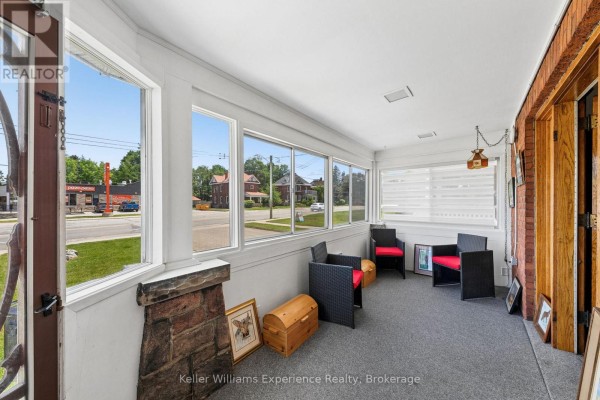 Sunroom - 390 King Street, Midland, ON L4R3M9 Photo 5