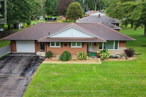 Den - 390 Morris Street, North Huron, ON N0M1H0 Photo 2