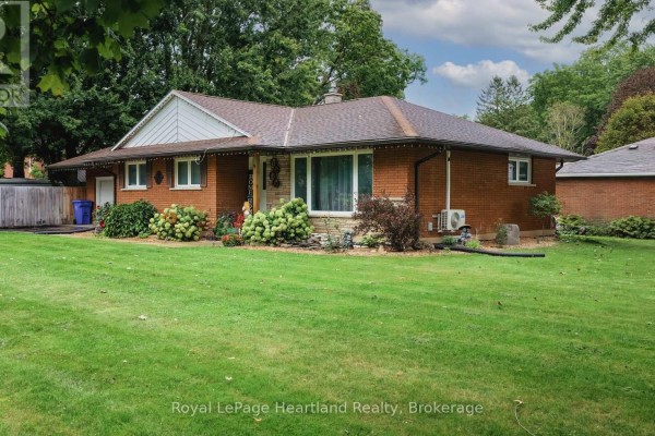 Family room - 390 Morris Street, North Huron, ON N0M1H0 Photo 3