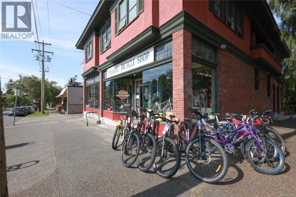390 Moss St, Victoria, BC V8V4N1 Photo 2