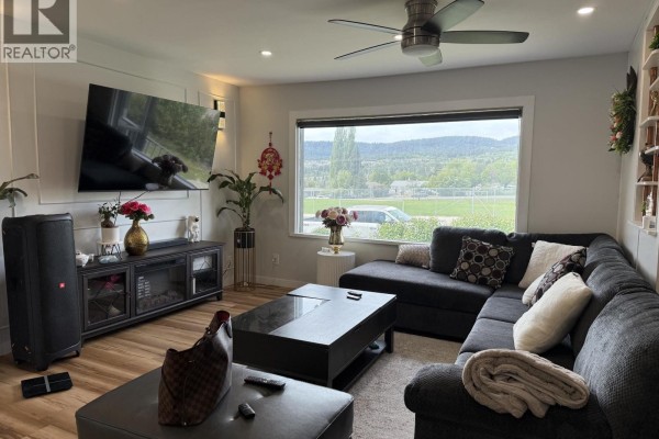 390 N Third Avenue, Williams Lake, BC, photo 2