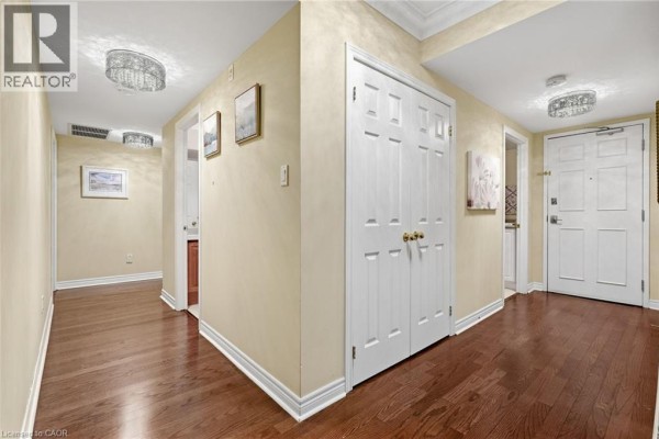 Primary Bedroom - 390 Upper Middle Road Unit# 301, Oakville, ON L6H0A5 Photo 5